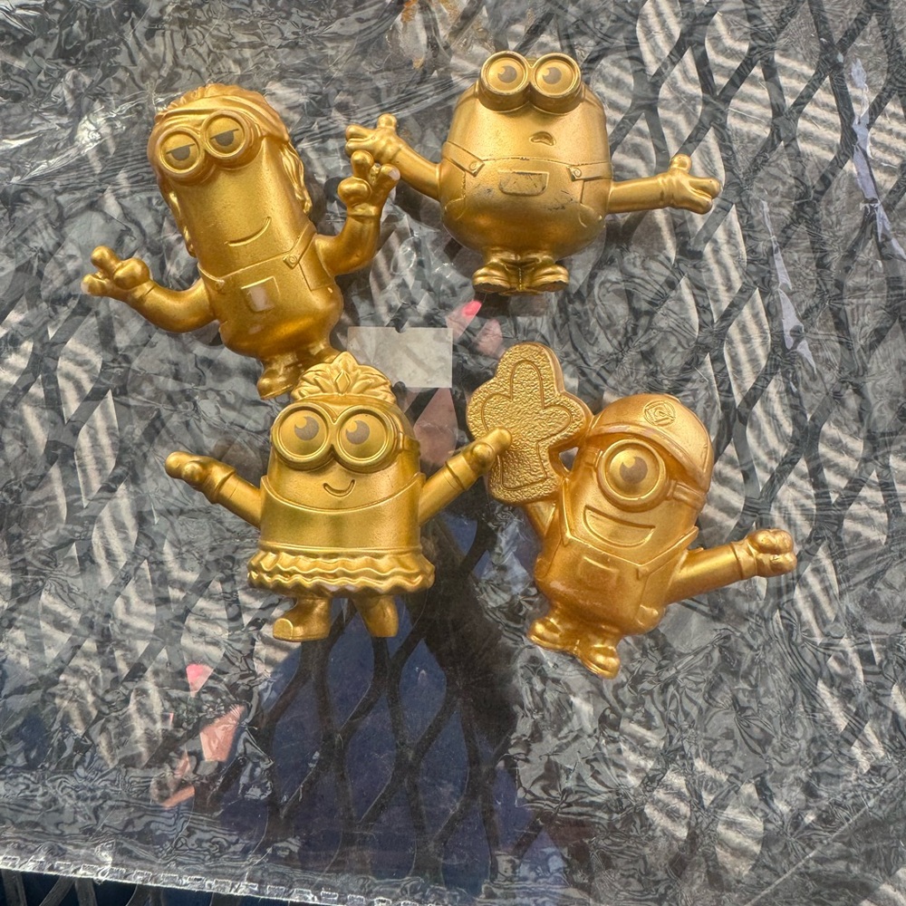 Golden Minion Action Figure Set